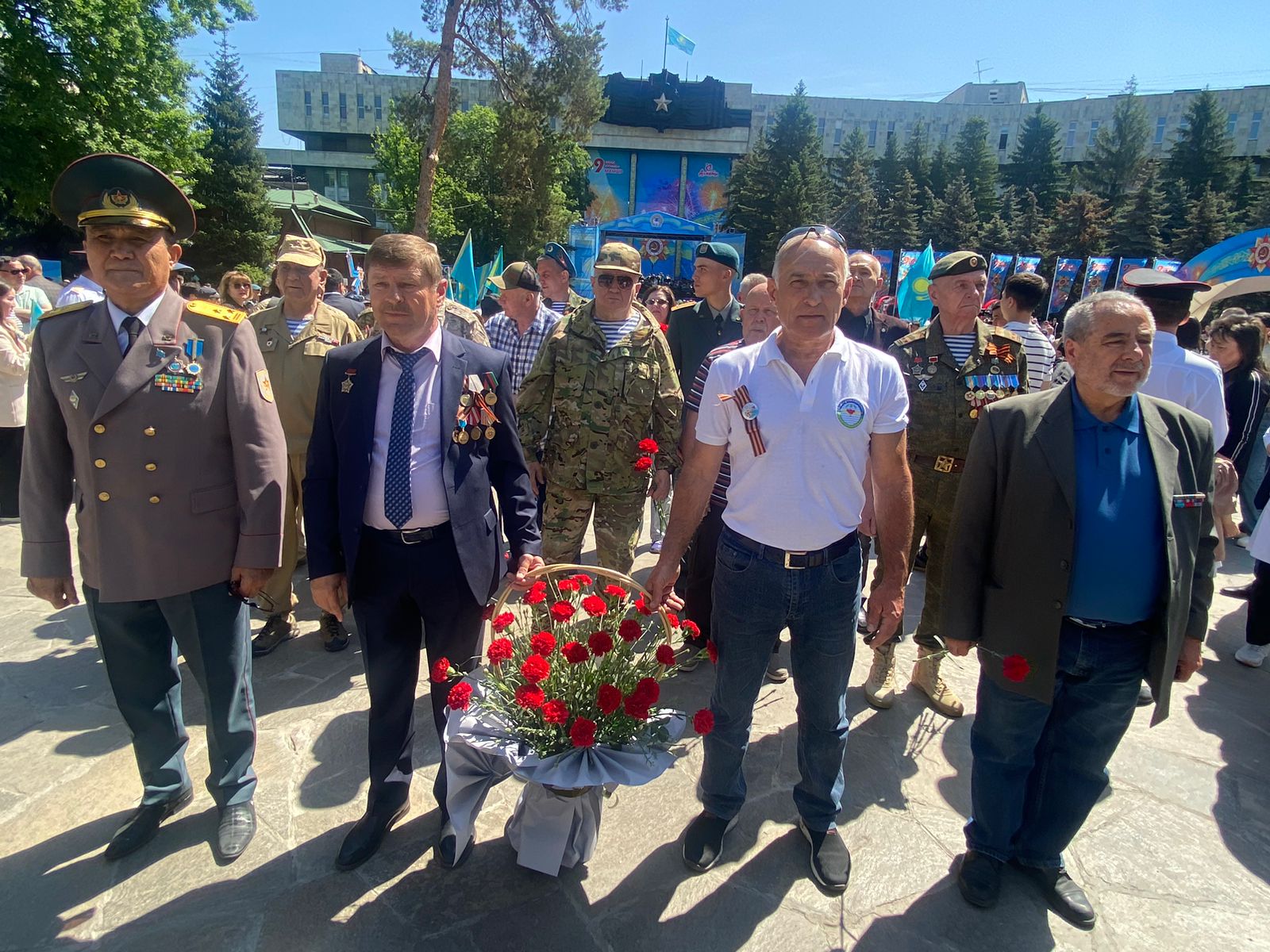 9 мамыр – Жеңіс күніне орай гүл қою рәсімі - SunqarNews ақпараттық порталы